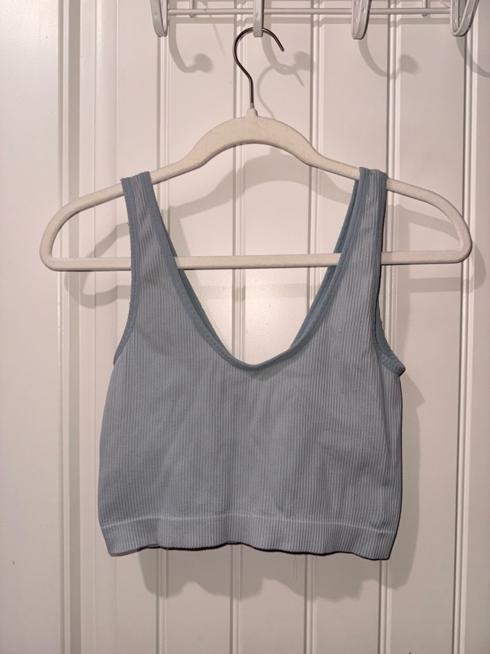Colsie Light Blue Ribbed V-Neck Crop Tank - Picture 2 of 3